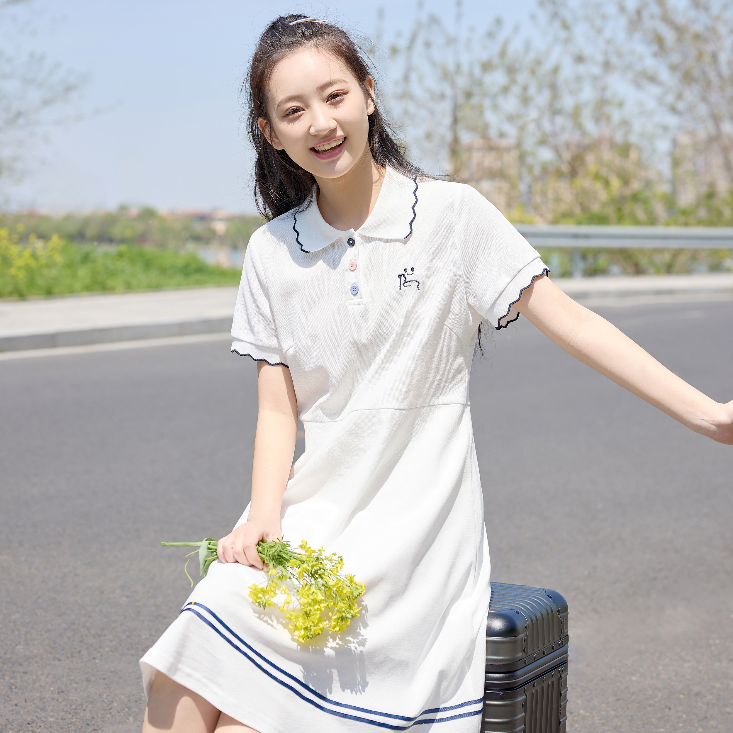 高中生POLO领连衣裙女生白色学院风中长款少女甜美小清新收腰裙子 - 实物图