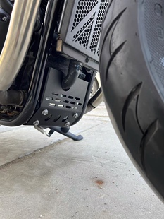 适用凯旋Bobber改装加厚发动机底护板下护保护底盘护甲改装水箱网