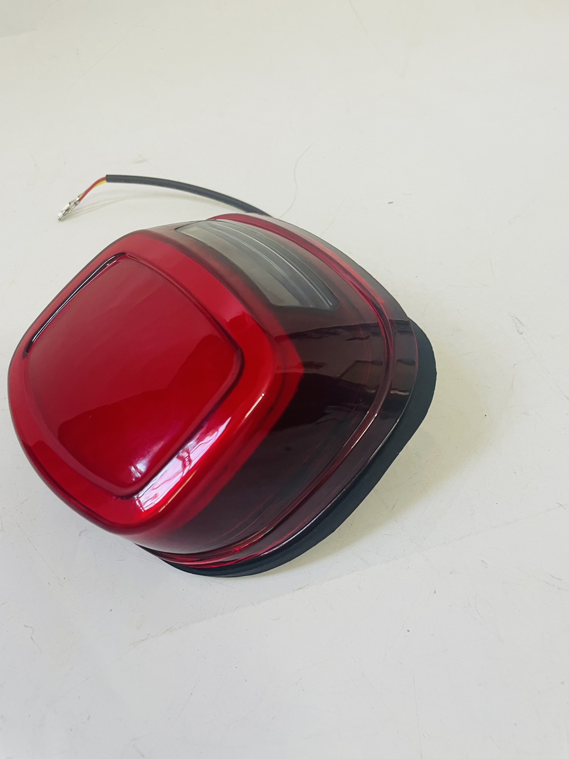 适用哈雷883R/l大滑翔肥仔路王 路威戴娜改装LED后尾灯刹车灯