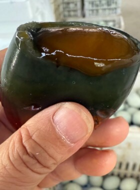 酒店用黄色溏心鸭皮蛋切盘好看健康美味