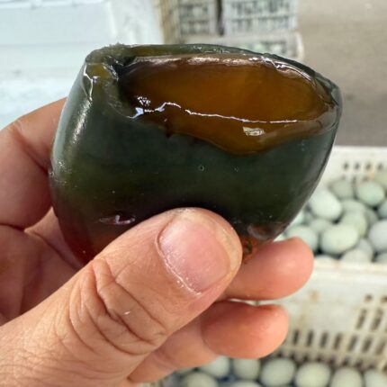 酒店用黄色溏心鸭皮蛋切盘好看健康美味