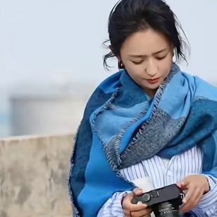 佟丽娅同款围巾女秋冬加厚保暖仿羊绒几何拼蓝色韩版加大披肩围脖