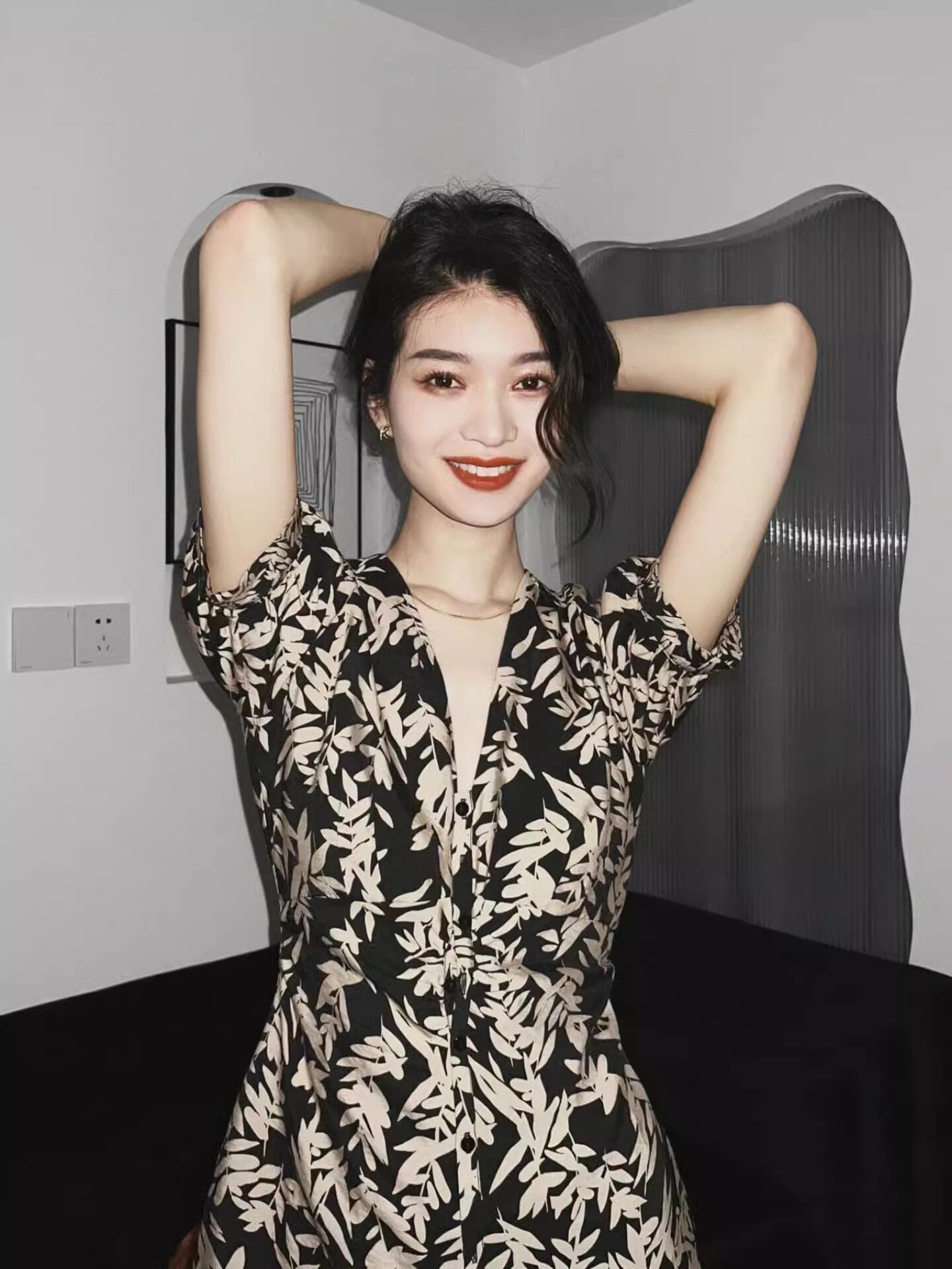 GROVE FOREVER 새 여름 프린트 반팔 드레스 여성 브이넥 하이엔드 슬림 꽃무늬 스커트