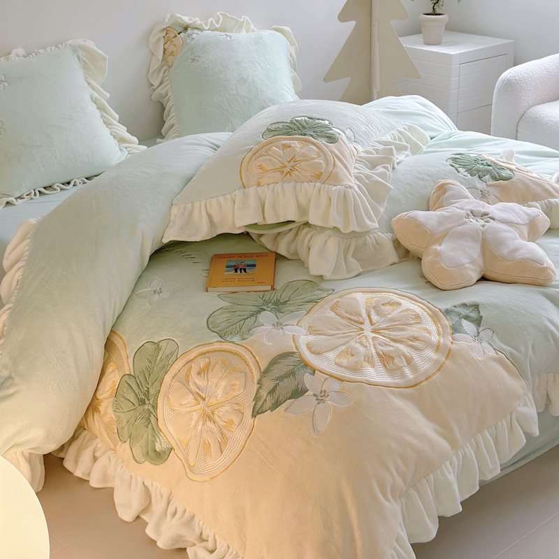 ins风蓄热保暖牛奶绒刺绣四件套