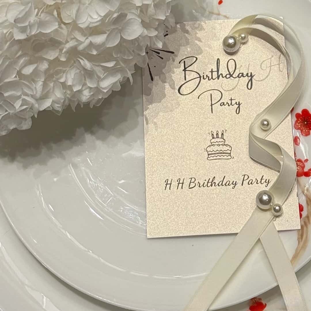高级感生日餐盘席位卡丝带珍珠答谢卡订婚宴会ins简约菜单卡定制