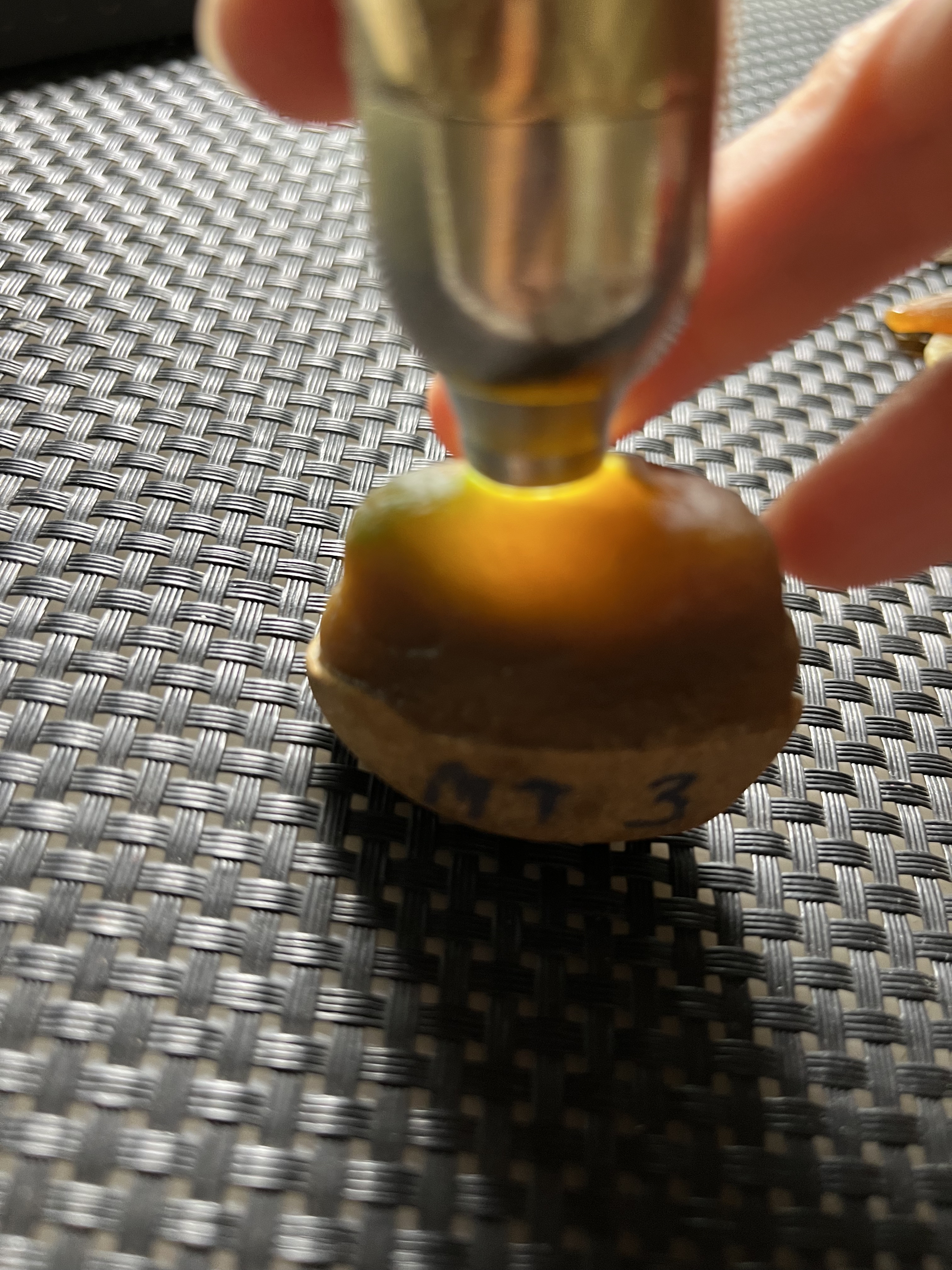 缅甸翡翠原石：云南瑞丽雅翠轩珠宝实信翡翠 大马砍黄加绿