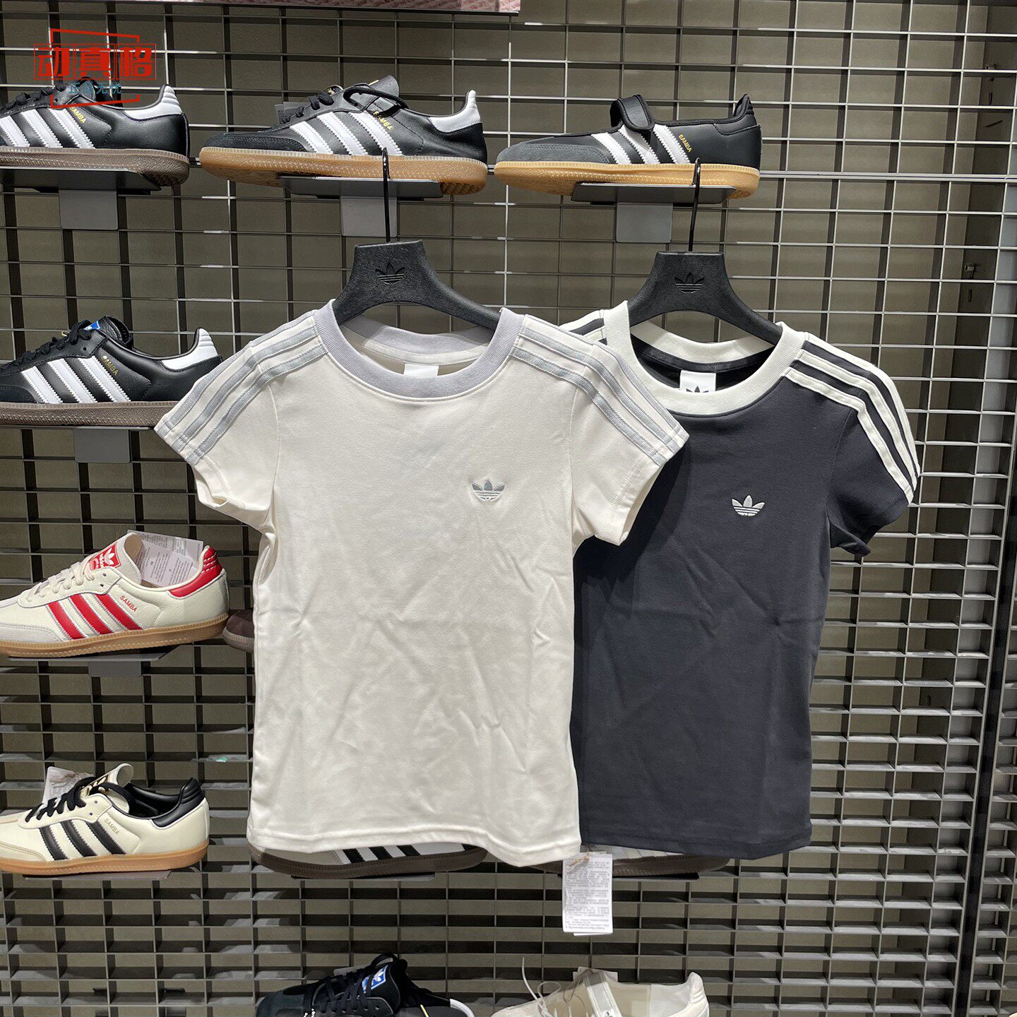 阿迪达斯三叶草女2026秋款经典刺绣修身舒适短袖T恤KT7789 KT7790