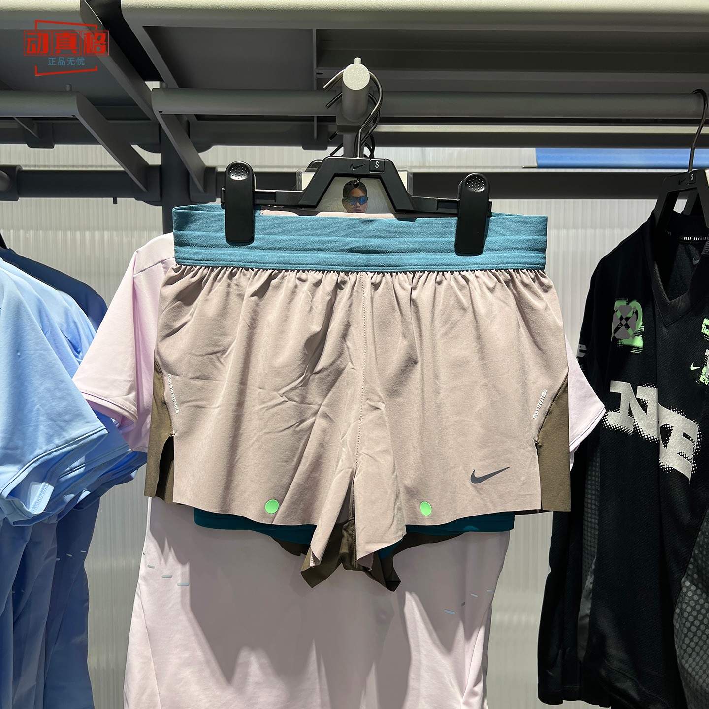 Nike耐克女子2026秋季针织速干二合一中腰跑步运动短裤IV6616-250