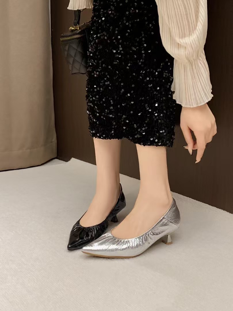 高端羊皮2025新款褶皱牛皮尖头单鞋女平底奶奶鞋慵懒风超软浅口鞋