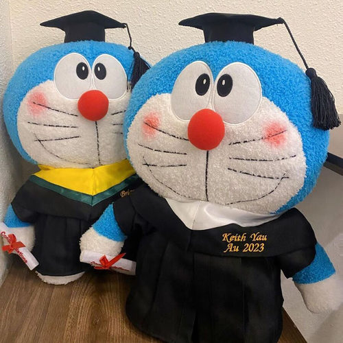 香港毕业公仔哆啦A梦学士服玩偶博士帽硕士服娃衣公仔幼儿园礼物