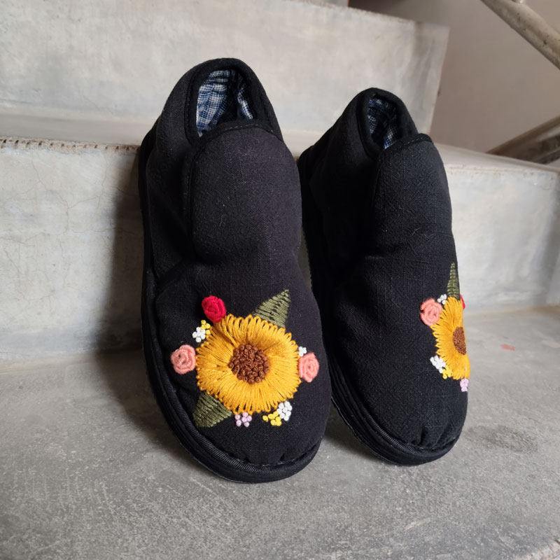 冬季纯手工老棉鞋刺绣花朵布鞋儿童汉服鞋黑色绣花鞋舒适传统布鞋