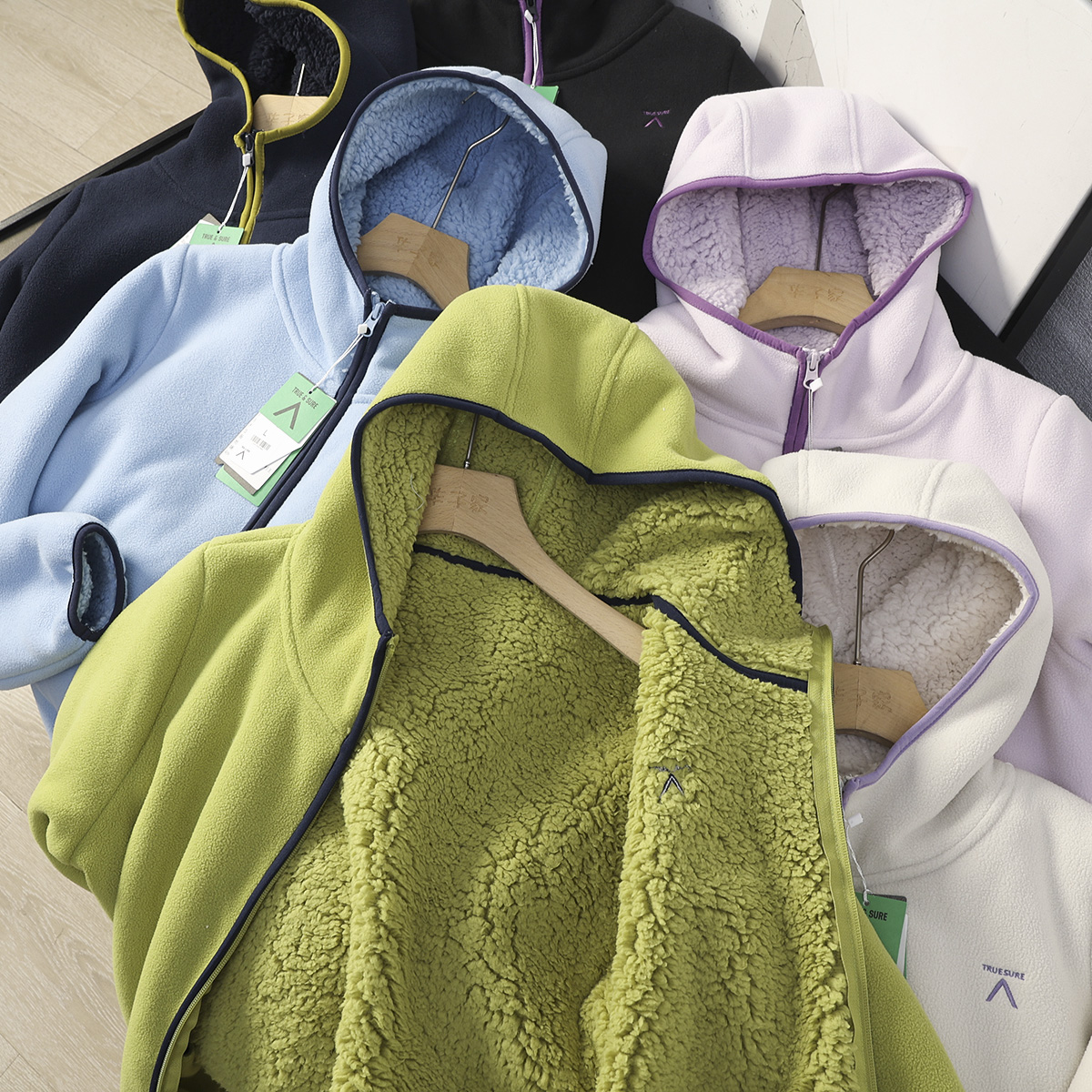 情侣款加厚羊羔毛连帽摇粒绒外套