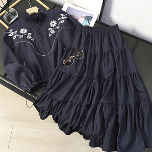 华子家 棒球服套装女2026春季新款短款刺绣外套半身裙两件套46062