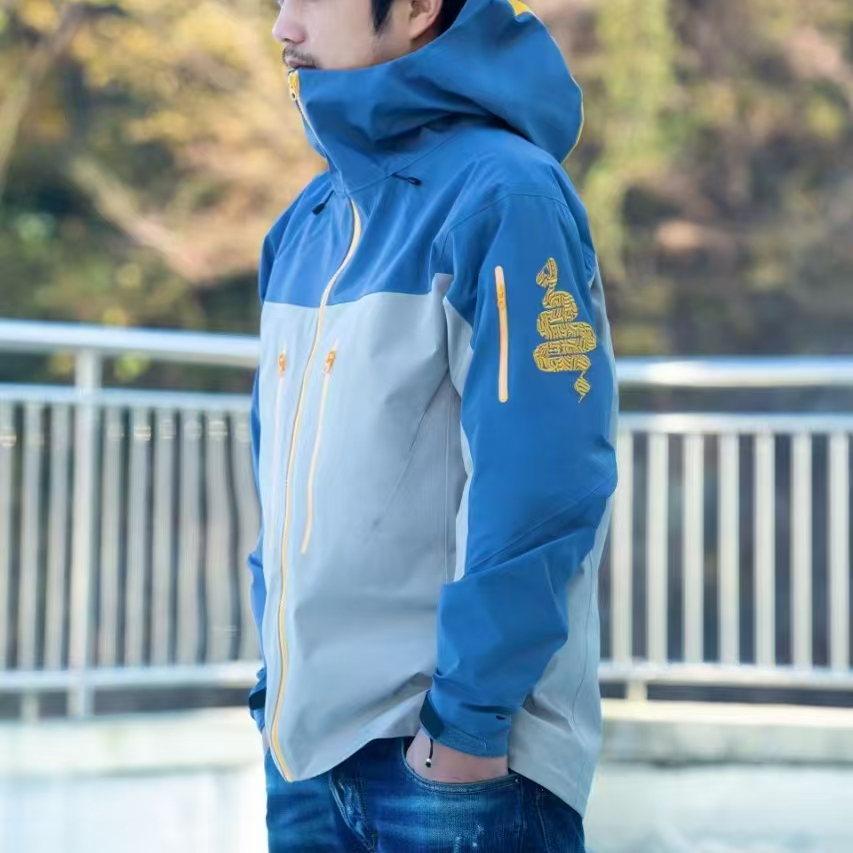 SV7蛇年限定户外夹克冲锋衣鸟代防水防风男款女款潮流外套登山服