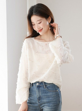 黑色雪纺衫女2026年春秋新款喇叭袖羽毛剪花流苏宽肩一字领上衣