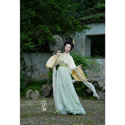宋制传统汉服合领对交穿绣花复原
