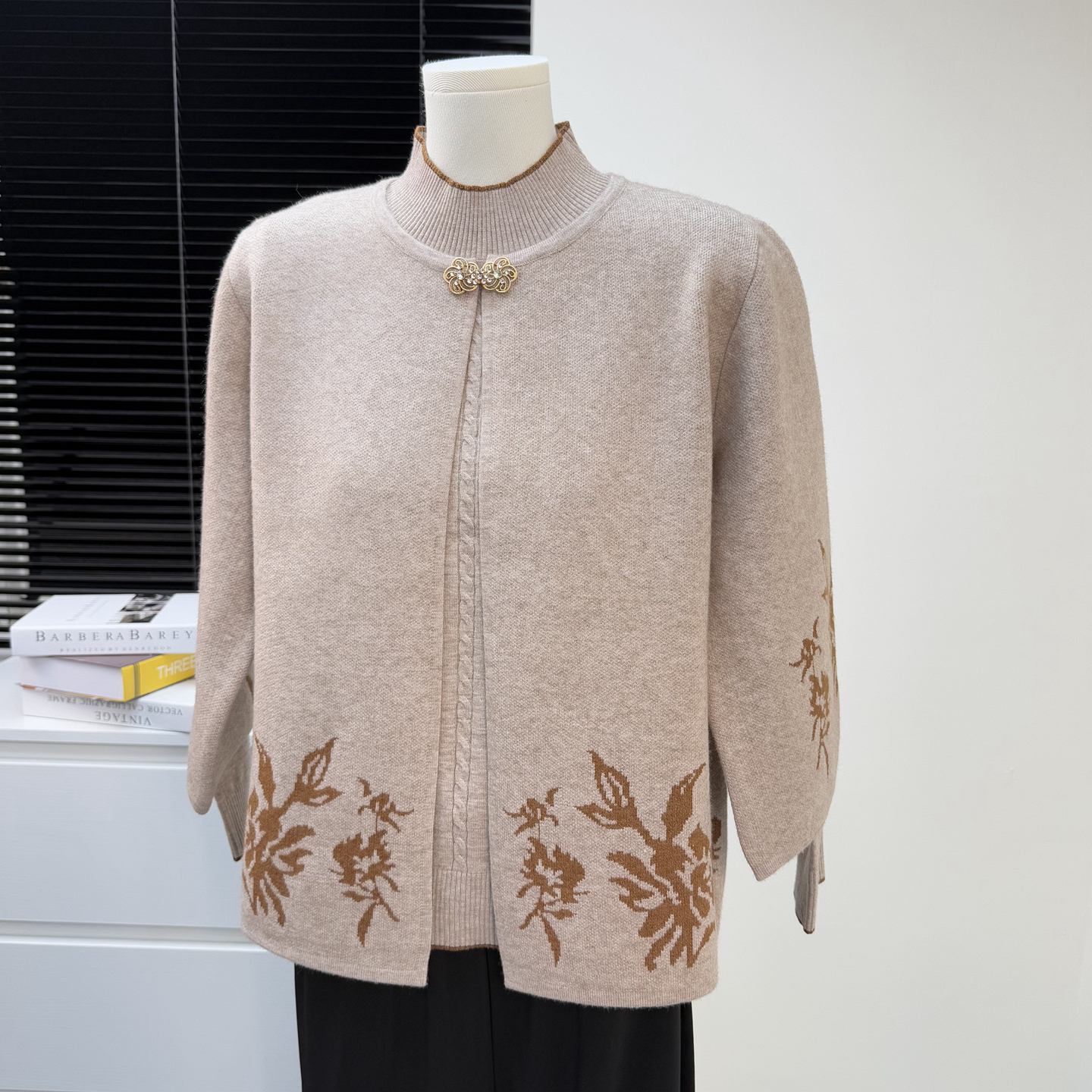 妈妈装秋冬毛衣女洋气2025新款衣服中老年女装针织开衫两件套外套