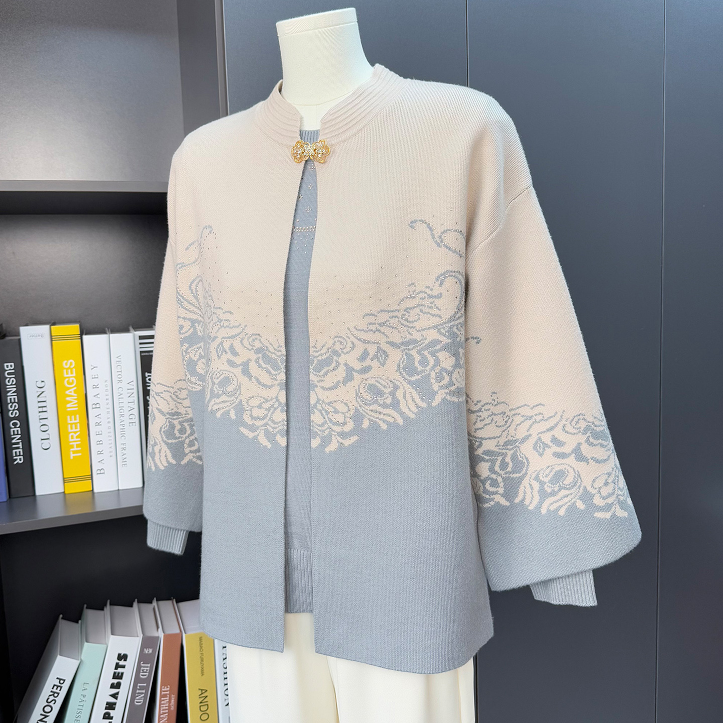 妈妈秋装毛衣套装开衫外套2025新款中老年女高级感洋气上衣两件套