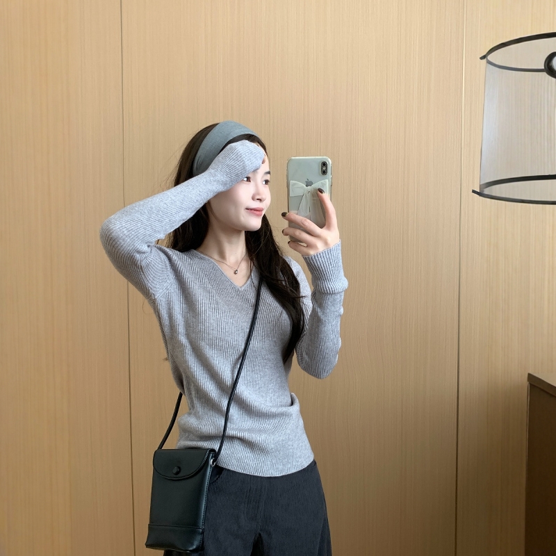 此外 V领显瘦修身针织打底衫女2025秋新款韩版百搭基础内搭毛衣