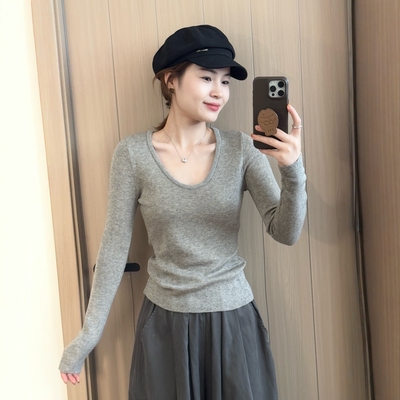 此外大U领修身针织衫上衣女