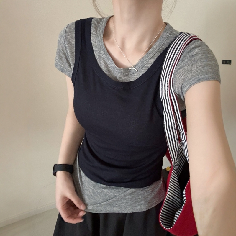 此外 拼色假两件修身弹力T恤女2025夏季新款设计感个性弹力短袖潮