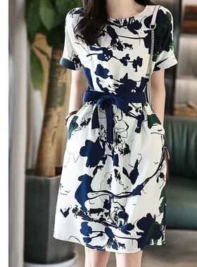 2025新款碎花短袖连衣裙夏季气质通勤设计感小众收腰显瘦复古228