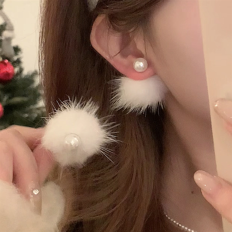 毛茸茸珍珠两戴设计耳钉