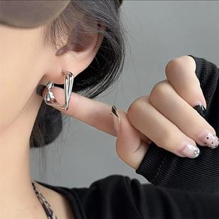 925银针耳饰韩系时髦几何扭曲耳圈小众设计感个性 冷淡风金属耳饰