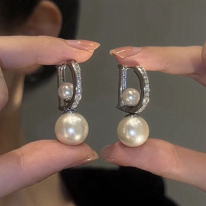 法式小众高级感珍珠金属耳环女秋冬耳坠气质日韩国新款潮耳饰耳钉