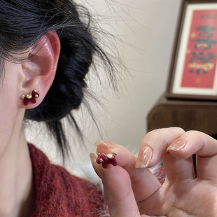 新款925银针酒红色植绒卡通两戴小马珍珠耳钉复古百搭可爱气质女
