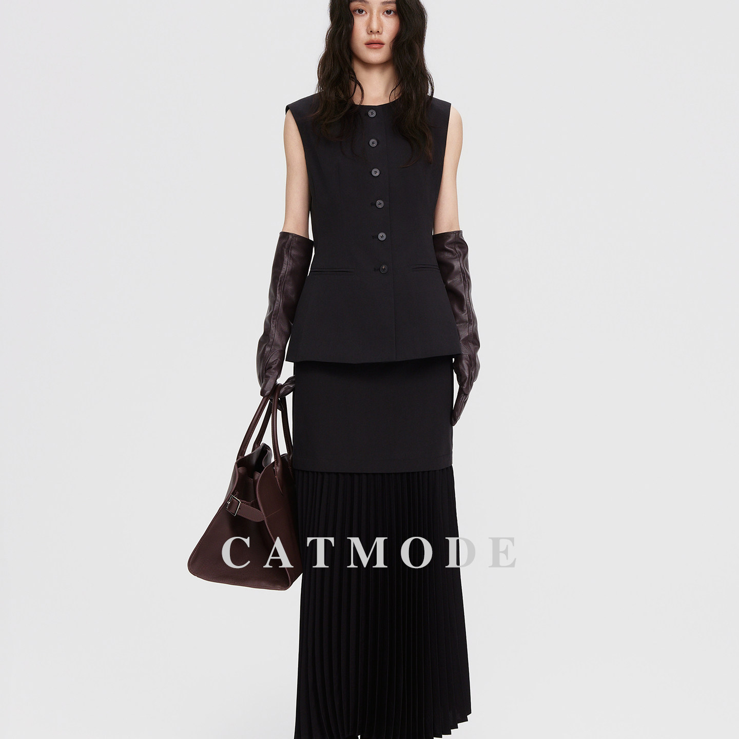 2026 SS 极简黑色无袖马甲百褶裙套装棉麻天丝设计感高级感两件套