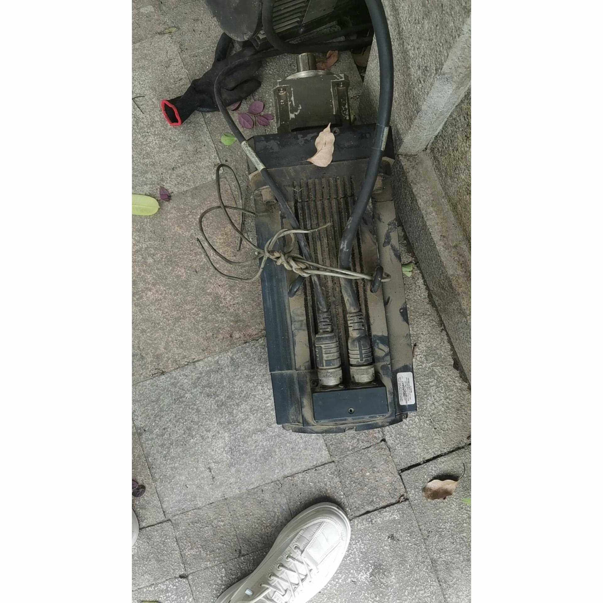 标价是空箱-原装拆机AB电机1326AB-B720E-S2LS实物图拍摄议价