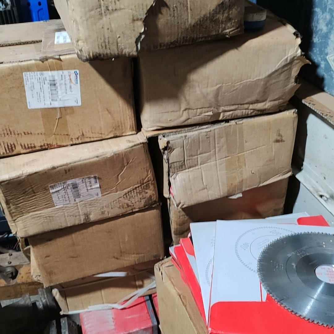 标价是空箱-低价出售255X50X3.2X112YYY2锋利型三右一左木议价
