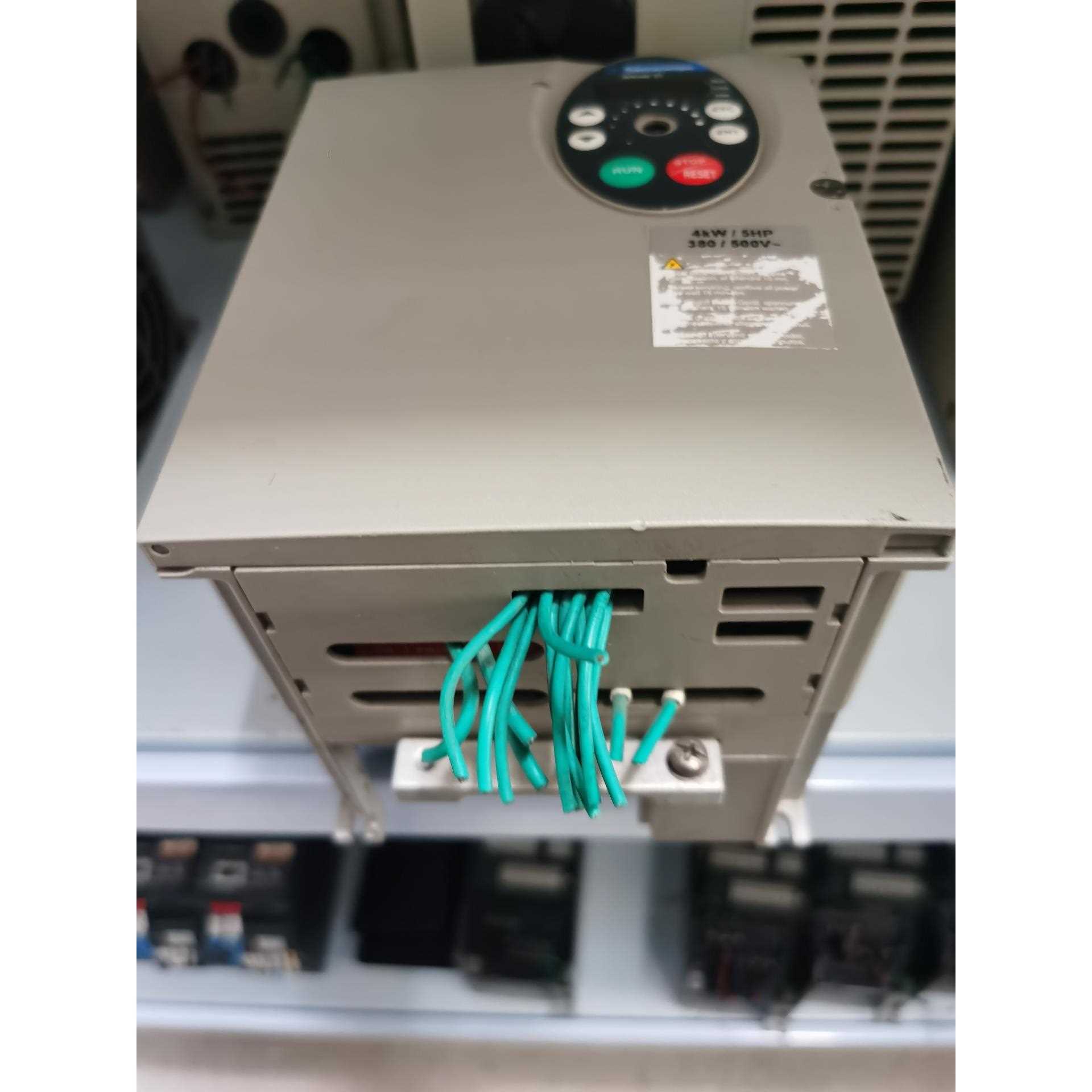 标价是空箱-正品拆机施耐德变频器ATV31HU40N4A 4KW/5HP议价