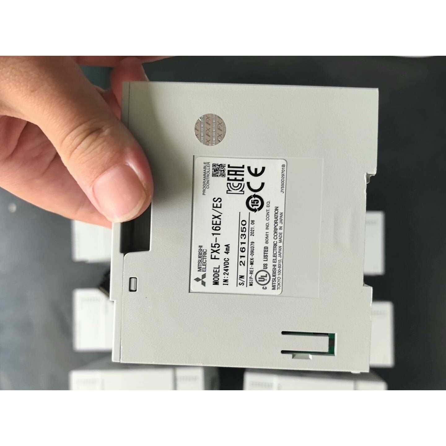 标价是空箱-三菱PLC FX5-16EX/ES 四台议价