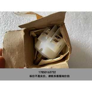 7035议价 820 标价是空箱 英国HERGA开关