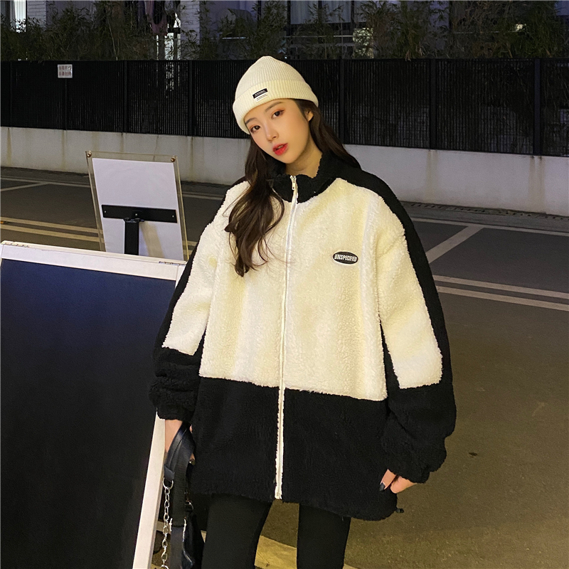 Real shot vanilla Oreo versatile thickened coat autumn and winter loose black and white splicing lamb wool coat female