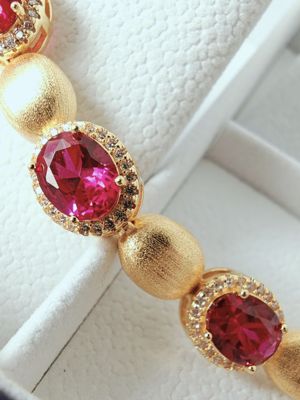 Ruby bracelet with Italian woven gold carving technique