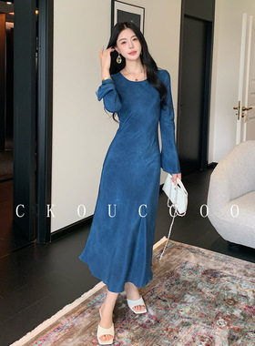 荣太浪蓝轻漾蓝色单层斜裁桑蚕丝真丝连衣裙女喇叭袖时尚鱼尾长裙