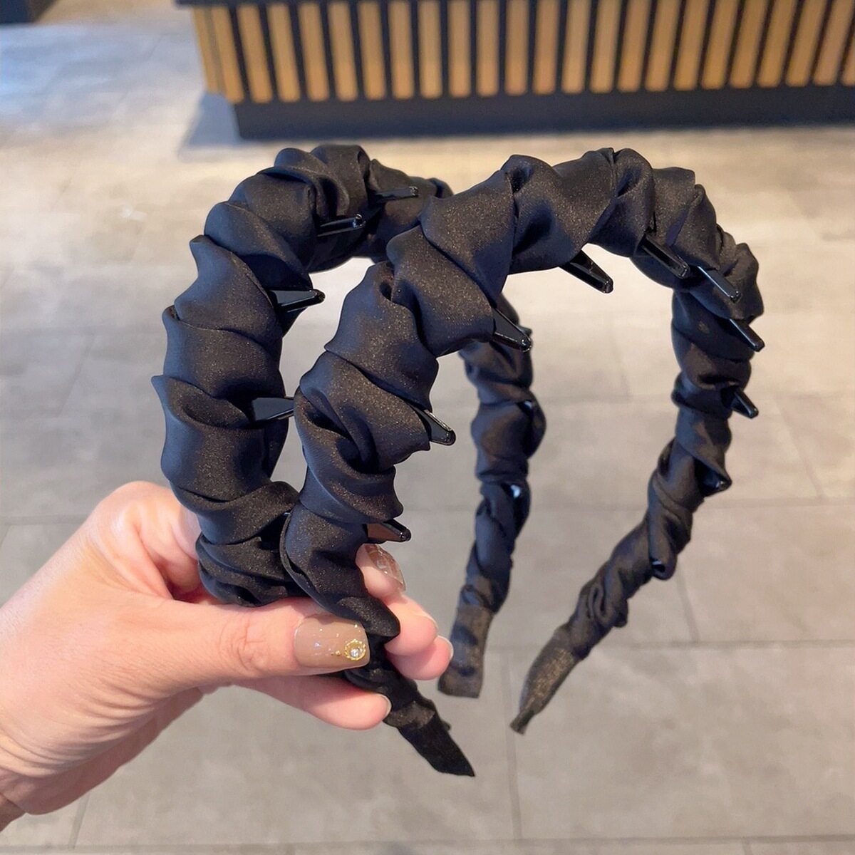 轻奢高级感缎面褶皱云朵齿梳发箍女百搭纯色高颅顶头箍洗脸压发卡