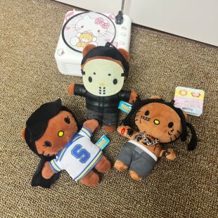 可爱潮流黑皮说唱辣妹哈喽猫包包挂件钥匙扣挂饰皮衣面具玩偶