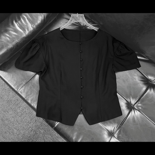 the studio s 亚麻棉摩登复古泡泡袖收腰小衫