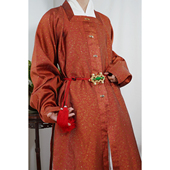 打褶袍长衫 惜物国风 明制汉服织金鎏金卷唐草纹明初对襟方领窄袖