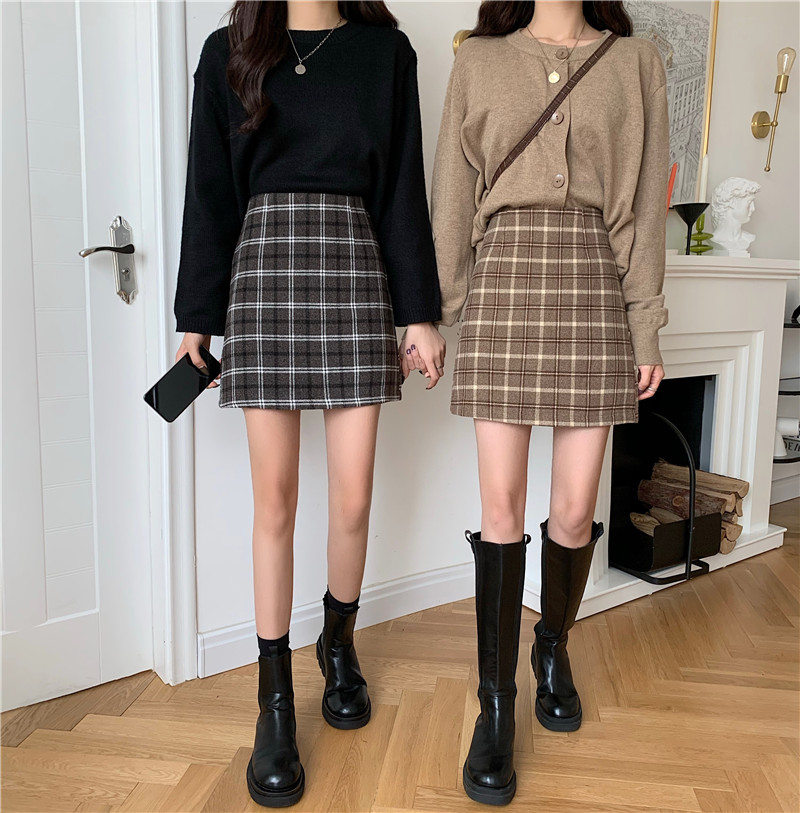 Korean version of A-line plaid skirt with high waist and hip