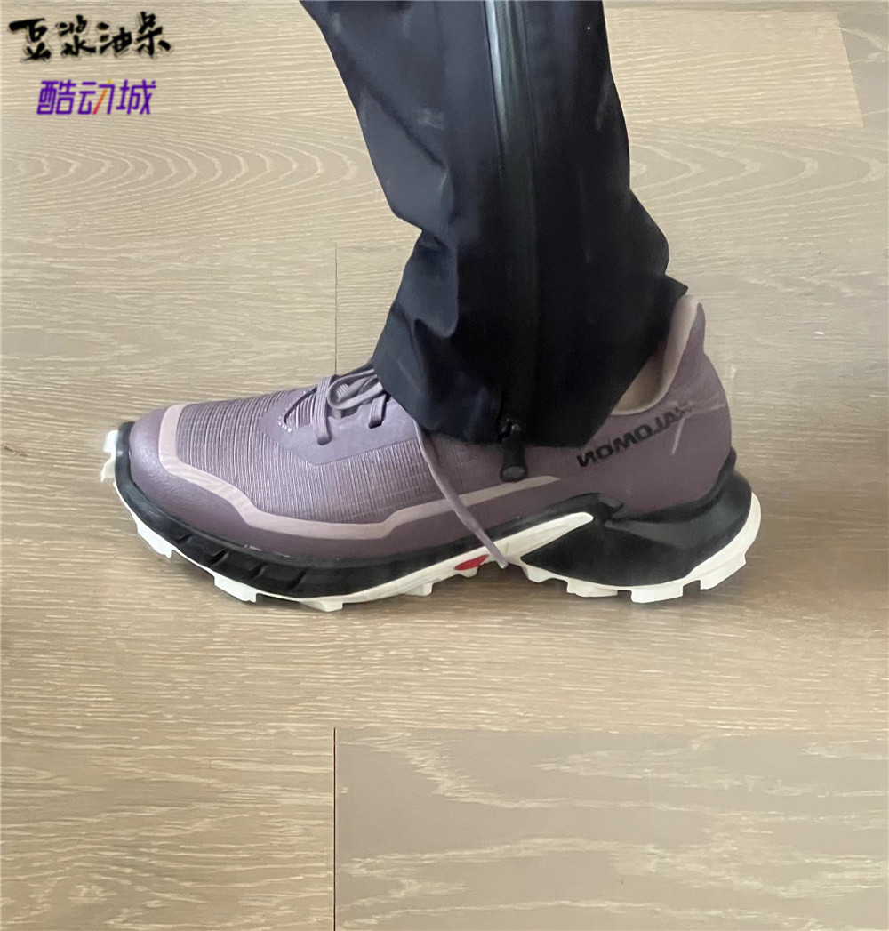 萨洛蒙户外登山徒步鞋女子防水