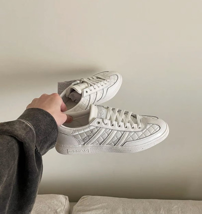 adidas HANDBALL SPEZIAL 舒适时尚百搭薄底休闲鞋奶油小香风