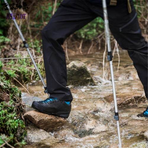 ARC'TERYX登山防水鞋原价四折