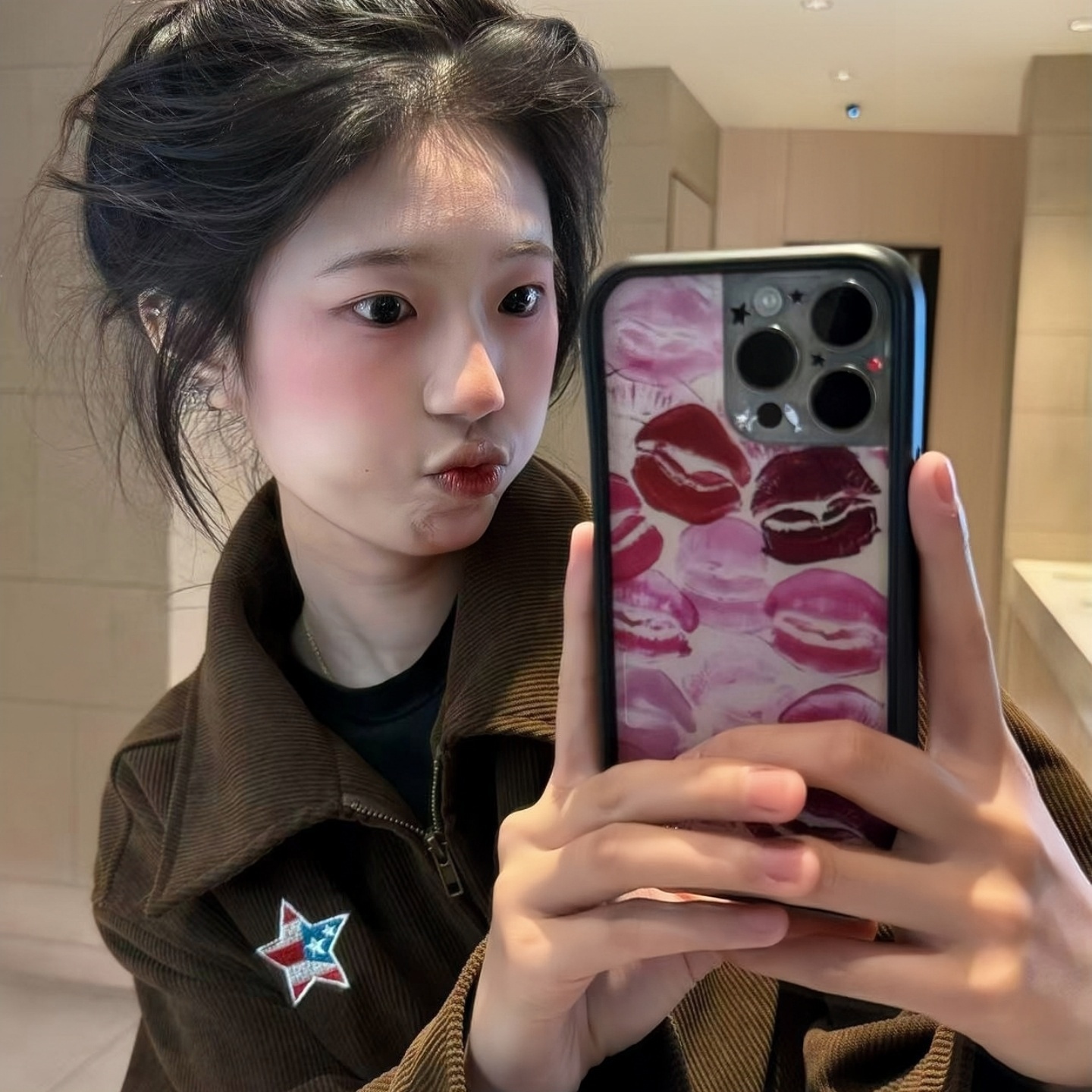 代购艺术家联名款手机壳