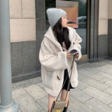 新款！2022冬季新款牛角扣连帽羊羔毛外套123-8872-P175-K248，女装短外套，浙宝123