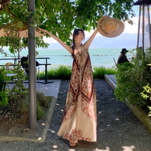 云南旅游波西米亚风连衣裙复古印花异域风挂脖长裙泰国穿搭沙滩裙